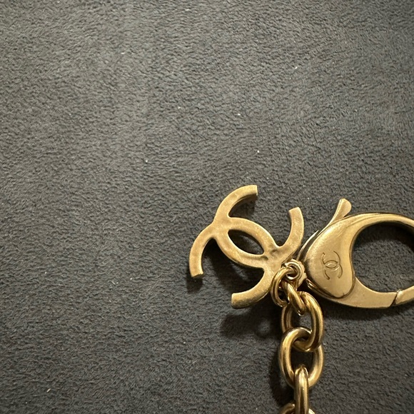 CHANEL Gold Key Holder/ Bag Charm with Quilted Design - Picture 2 of 6